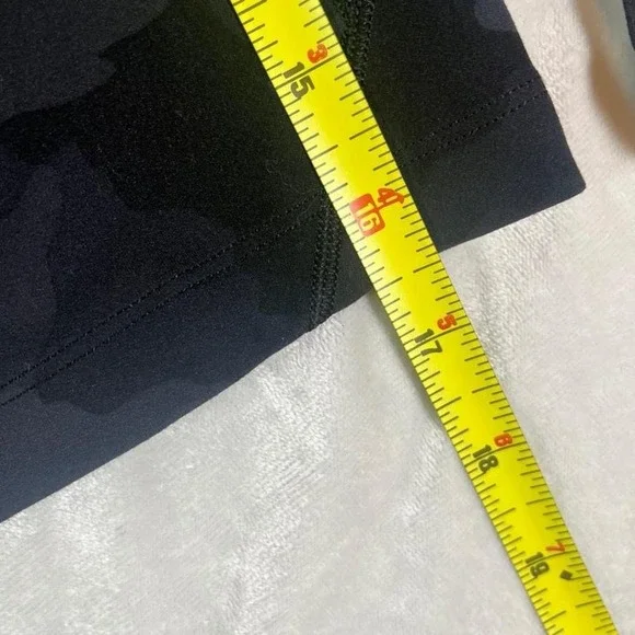 Lululemon Black Camo Athletic Stretch Long Sleeve Crop Top Athleisure Yoga - Picture 4 of 4